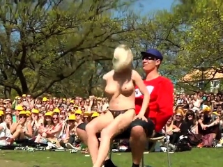 Fully Nude Lapdance in front of a Crowd